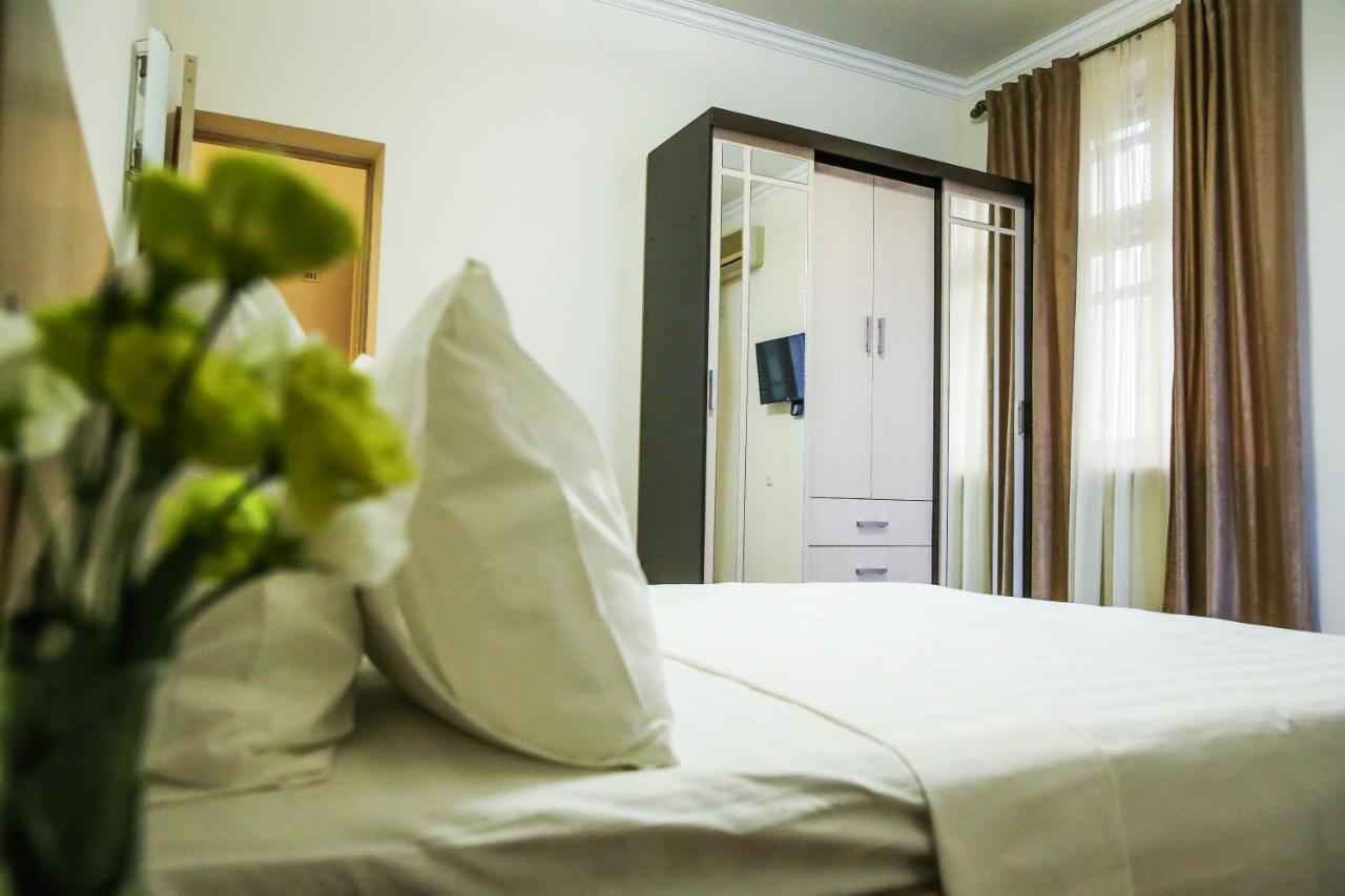 Alba Hotel Jerevan Buitenkant foto