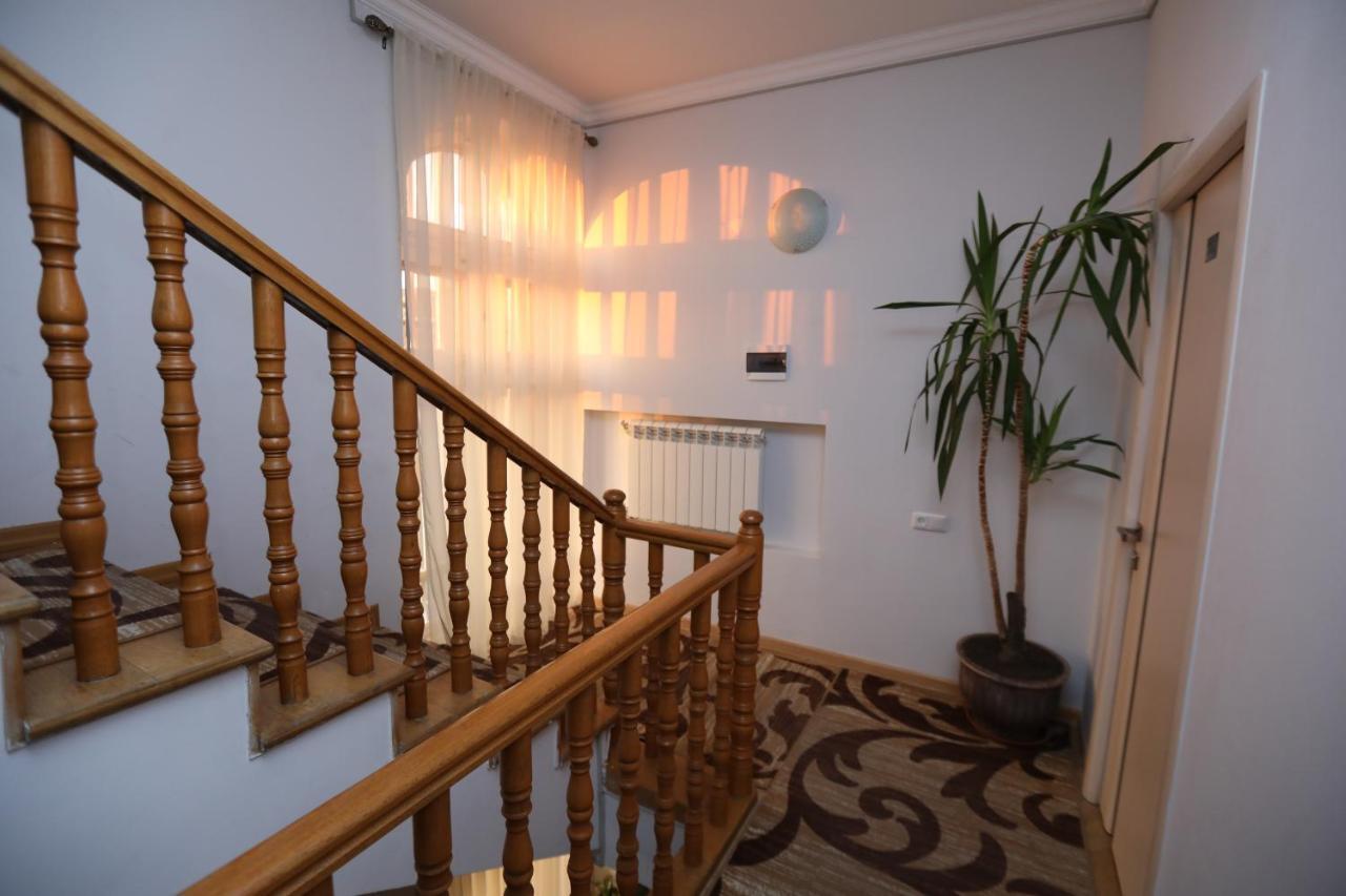 Alba Hotel Jerevan Buitenkant foto