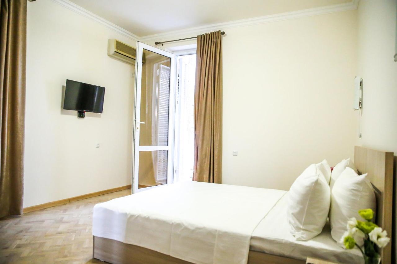 Alba Hotel Jerevan Buitenkant foto