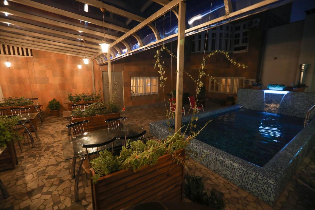 Alba Hotel Jerevan Buitenkant foto